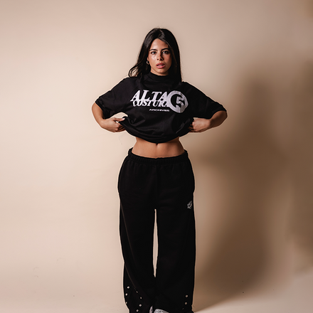 BLACK TEE W/ DISTRESSED PRINTING
