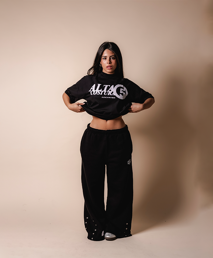 BLACK TEE W/ DISTRESSED PRINTING