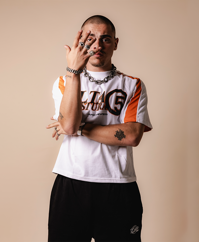 WHITE TEE W/ ORANGE STRIPES