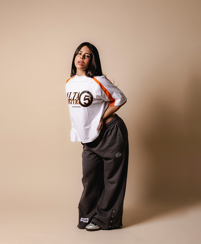 WHITE TEE W/ ORANGE STRIPES