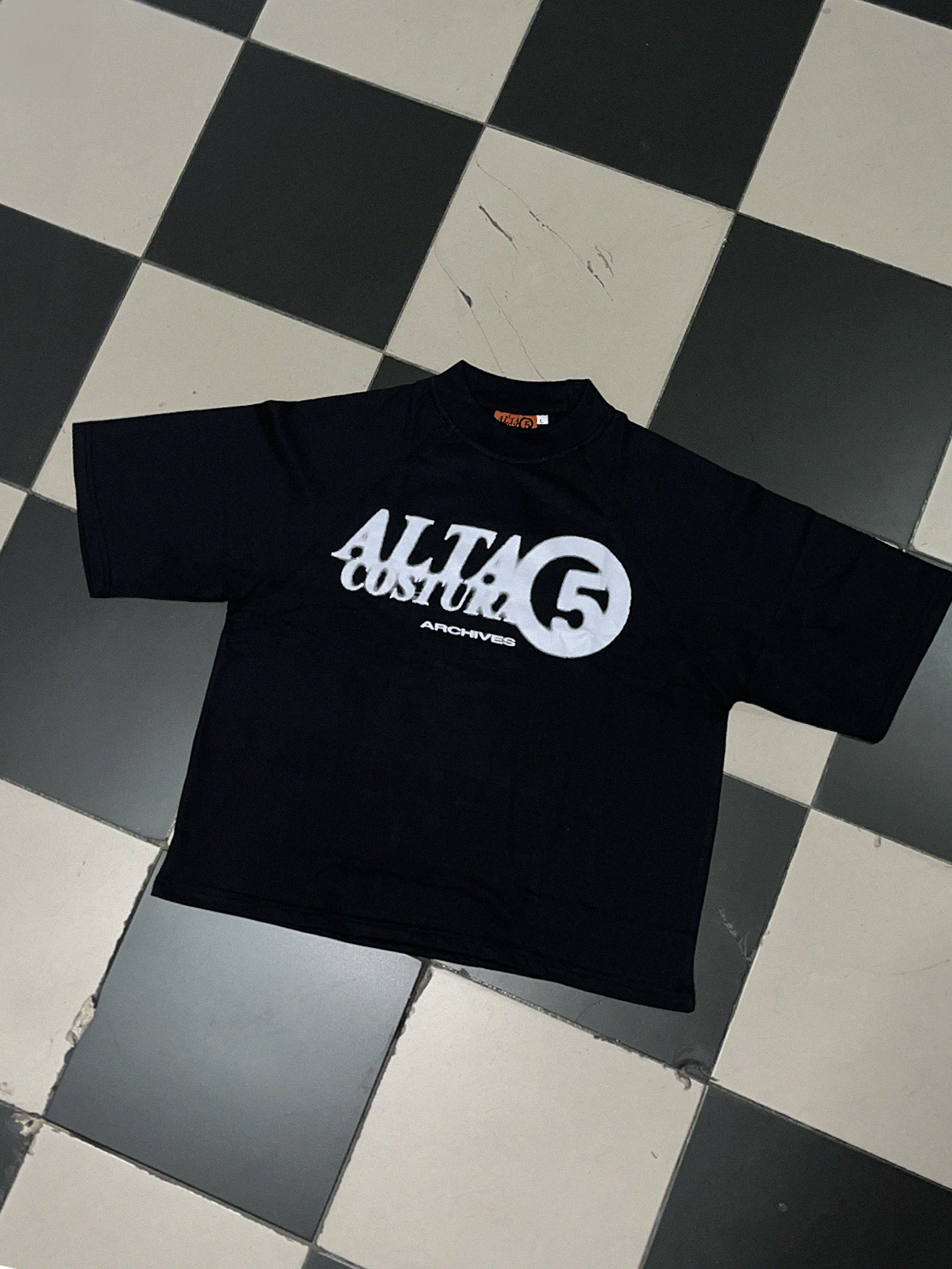 BLACK TEE W/ DISTRESSED PRINTING